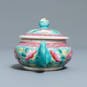 Een Chinese famille rose theepot voor de Straits of Peranakan markt, 19e eeuw — foto 5