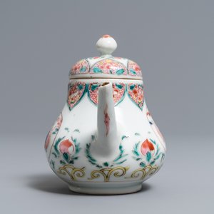 Een Chinese famille rose theepot, zes schotels en drie koppen, Yongzheng/Qianlong — foto 11