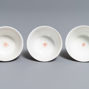Een Chinese famille rose theepot, zes schotels en drie koppen, Yongzheng/Qianlong — foto 8