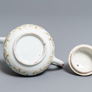 Een Chinese famille rose theepot, zes schotels en drie koppen, Yongzheng/Qianlong — foto 15