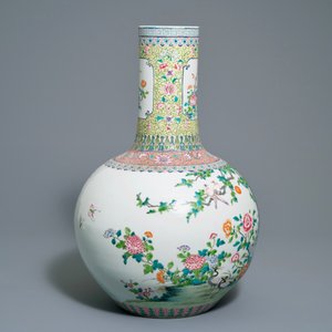 Een Chinese famille rose tianqiu ping met vogels bij bloesems, Qianlong merk, 20e eeuw — foto 2
