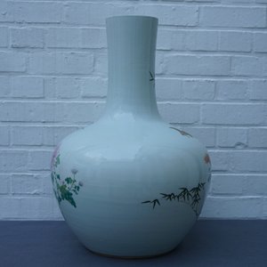 Een Chinese famille rose tianqiu ping vaas met vogels, Qianlong merk, 19e eeuw — foto 8