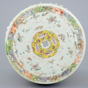 Een Chinese famille rose tuinzit, 19e eeuw — foto 5