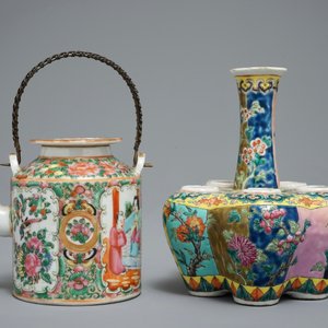 Een Chinese famille rose tulpenvaas voor de Straits of Peranakan markt en een Canton theepot, 19e eeuw — foto 2