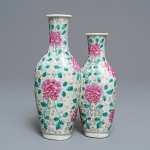 Een Chinese famille rose 'tweelingen' vaas, 19e eeuw — foto 1