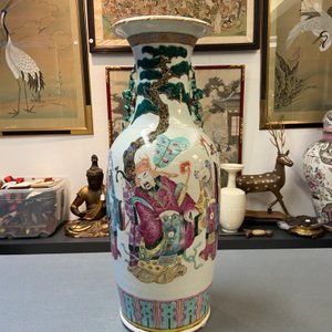 Een Chinese famille rose vaas, 19e eeuw — foto 10