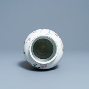 Een Chinese famille rose vaas, Daoguang merk, 19/20e eeuw — foto 6