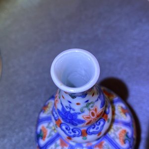 Een Chinese famille rose vaas, een 'draken' kom en een wucai vaas, Republiek — foto 21