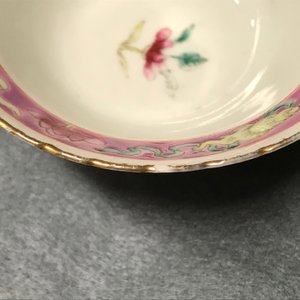 Een Chinese famille rose vaas en drie kommen voor de Straits of Peranakan markt, 19e eeuw — foto 18