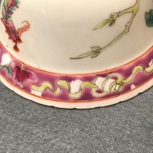 Een Chinese famille rose vaas en drie kommen voor de Straits of Peranakan markt, 19e eeuw — foto 20
