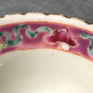 Een Chinese famille rose vaas en drie kommen voor de Straits of Peranakan markt, 19e eeuw — foto 22