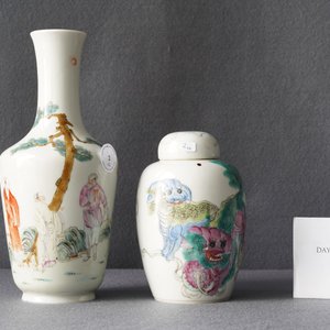 Een Chinese famille rose vaas en een dekselpot met boeddhistische leeuwen, 19/20e eeuw — foto 7