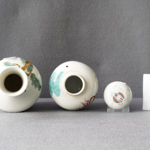 Een Chinese famille rose vaas en een dekselpot met boeddhistische leeuwen, 19/20e eeuw — foto 9