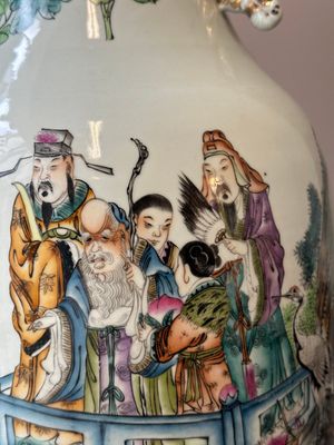 Een Chinese famille rose vaas, gesigneerd Pan Zhaotang 潘肇唐, gedateerd 1918 — foto 6