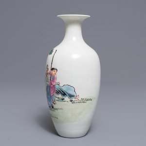 Een Chinese famille rose vaas, Hongxian merk, 20e eeuw — foto 4