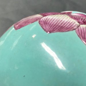 Een Chinese famille rose vaas in de vorm van een lotusbloem, 19/20e eeuw — foto 11