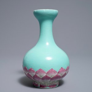 Een Chinese famille rose vaas in de vorm van een lotusbloem, 19/20e eeuw — foto 2