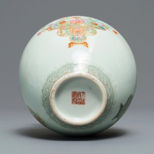 Een Chinese famille rose vaas met bloemvazen, Qianlong merk, Republiek — foto 5