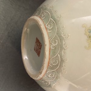 Een Chinese famille rose vaas met bloemvazen, Qianlong merk, Republiek — foto 10