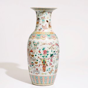 Een Chinese famille rose vaas met decor van "100 kostbaarheden", 19e eeuw — foto 2