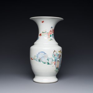 Een Chinese famille rose vaas met doorlopend figuratief decor, ji 迹 zegelmerk, Yongzheng — foto 2