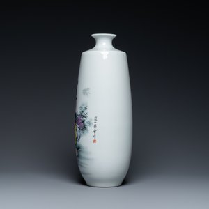 Een Chinese famille rose vaas met een dame op een rots, Jingdezhen zhi merk, 20e eeuw — foto 4