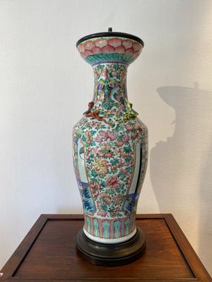 Een Chinese famille rose vaas met feniksen als handgrepen, 19e eeuw — foto 4