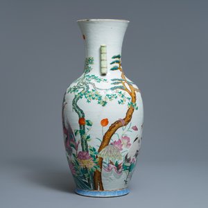Een Chinese famille rose vaas met feniksen en kraanvogels, Qianlong merk, 19e eeuw — foto 4