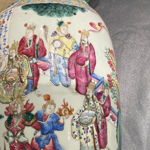 Een Chinese famille rose vaas met figuren in een landschap, 19e eeuw — foto 14
