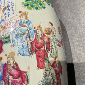 Een Chinese famille rose vaas met figuren in een landschap, 19e eeuw — foto 20