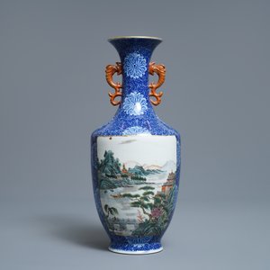 Een Chinese famille rose vaas met fijn landschapsdecor, Qianlong merk, Republiek — foto 3