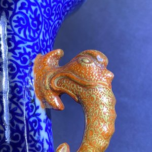Een Chinese famille rose vaas met fijn landschapsdecor, Qianlong merk, Republiek — foto 9
