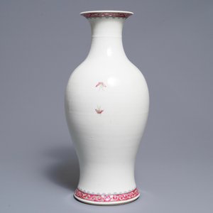 Een Chinese famille rose vaas met floraal decor, 19/20e eeuw — foto 3