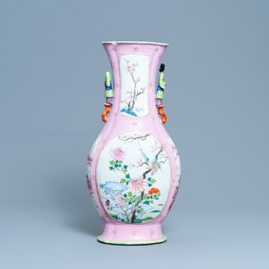 Een Chinese famille rose vaas met florale en landschapsmedaillons, Qianlong — foto 3