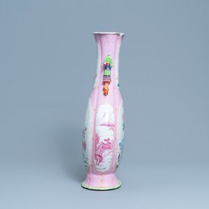Een Chinese famille rose vaas met florale en landschapsmedaillons, Qianlong — foto 4
