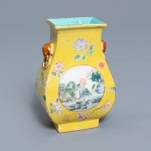 Een Chinese famille rose vaas met gele fondkleur, 19/20e eeuw — foto 1