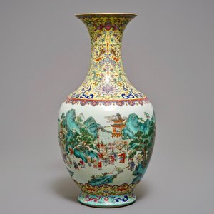 Een Chinese famille rose vaas met 'honderd jongens' decor, Jiaqing merk, 19/20e eeuw — foto 3