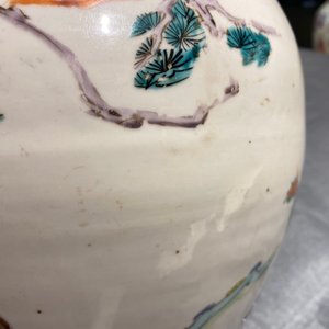 Een Chinese famille rose vaas met krijgers op verguld bronzen lampvoet, 19/20e eeuw — foto 10