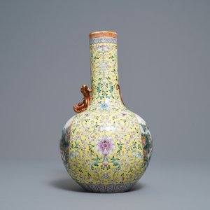 Een Chinese famille rose vaas met landschapsmedaillons, Qianlong merk, Republiek — foto 4