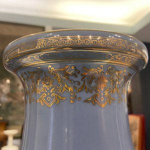 Een Chinese famille rose vaas met lavendelblauwe fondkleur, Qianlong merk, Republiek — foto 12