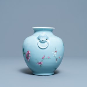 Een Chinese famille rose vaas met lavendelblauwe fondkleur, Yongzheng merk, 19/20e eeuw — foto 4
