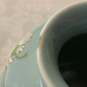 Een Chinese famille rose vaas met lavendelblauwe fondkleur, Yongzheng merk, 19/20e eeuw — foto 9