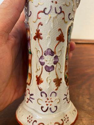 Een Chinese famille rose vaas met mandarijns decor, Qianlong — foto 10