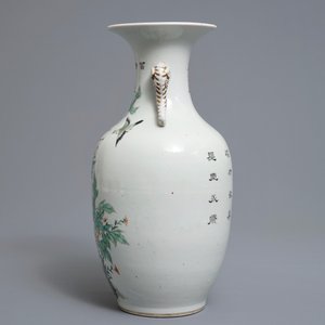 Een Chinese famille rose vaas met olifantenoren, Jingdezhen merk, 20e eeuw — foto 4