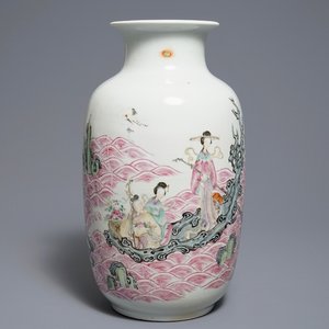 Een Chinese famille rose vaas met onsterfelijken, Qianlong merk, Republiek, 20e eeuw — foto 1
