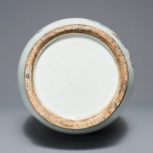 Een Chinese famille rose vaas met tweezijdig decor, 19/20e eeuw — foto 5