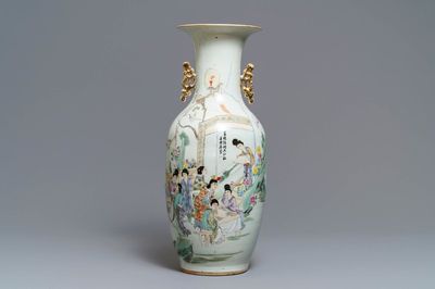 Een Chinese famille rose vaas met tweezijdig decor, 19/20e eeuw