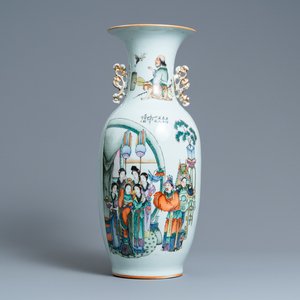 Een Chinese famille rose vaas met tweezijdig decor, 19/20e eeuw — foto 1