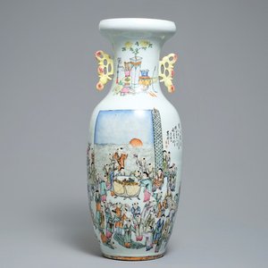 Een Chinese famille rose vaas met tweezijdig decor, 19/20e eeuw — foto 1