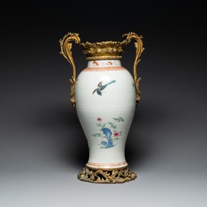 Een Chinese famille rose vaas met vergulde bronzen monturen, Qianlong — foto 3